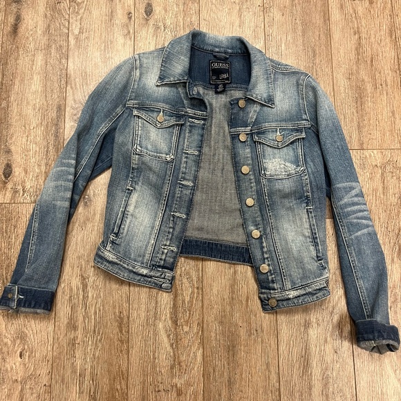 Guess - Picture 4 of 4